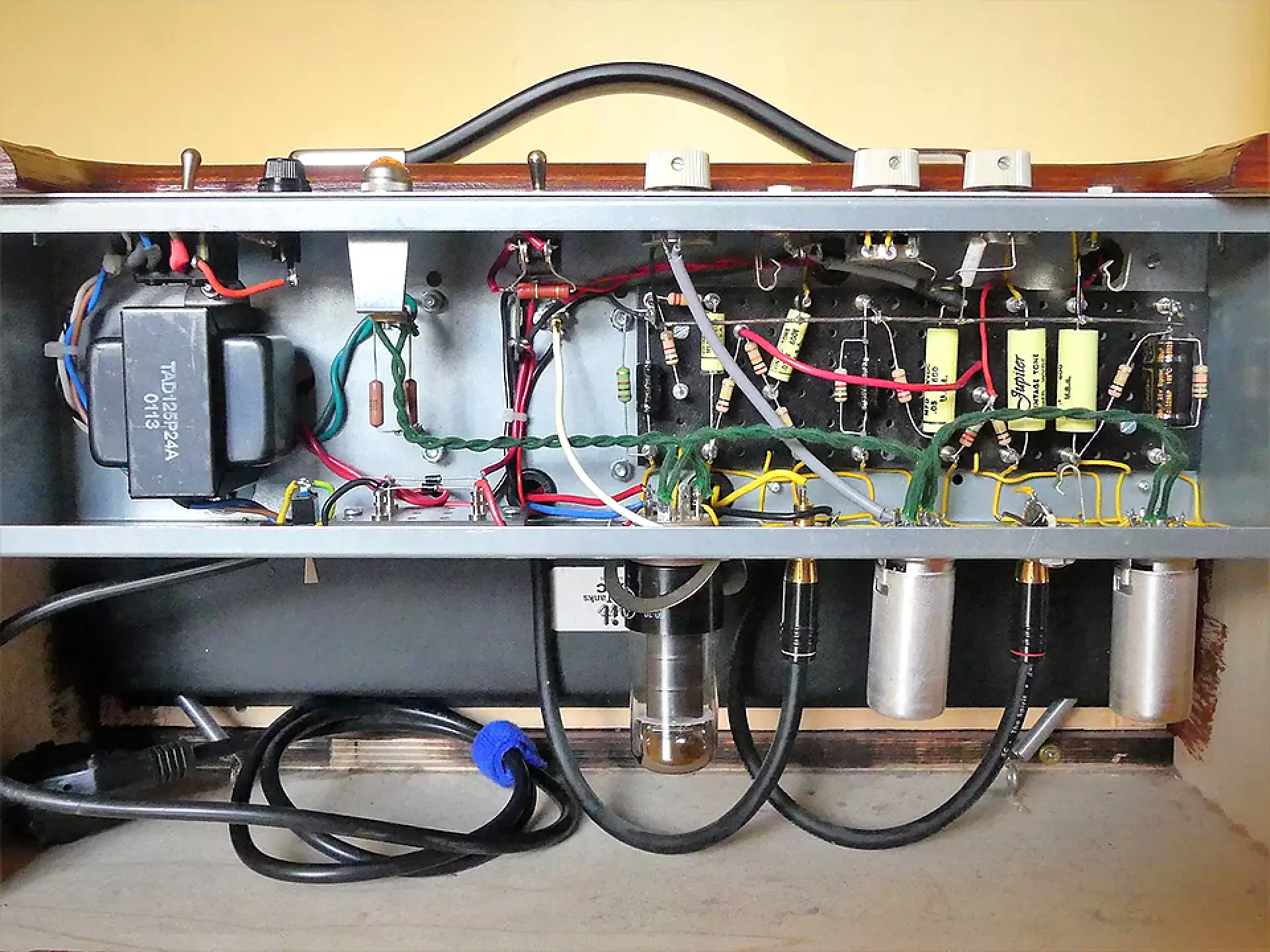 Tube reverb interieur